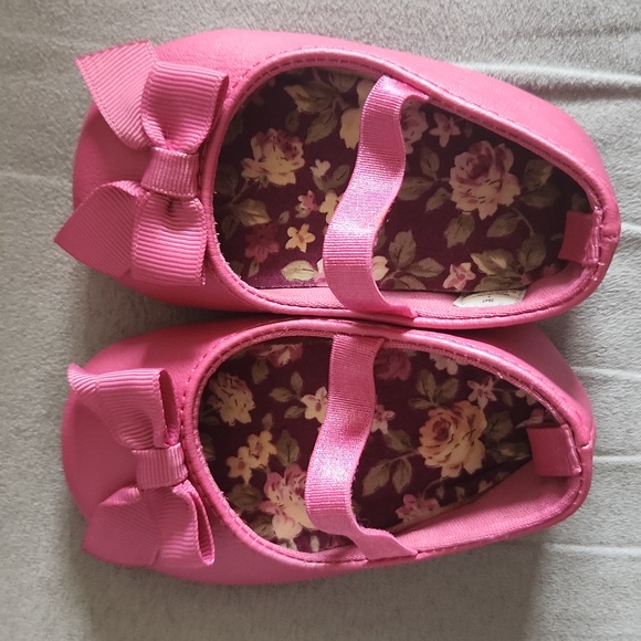 Trimfoot Co Other - Trimfoot Co Mary Jane pink shoes Size 2